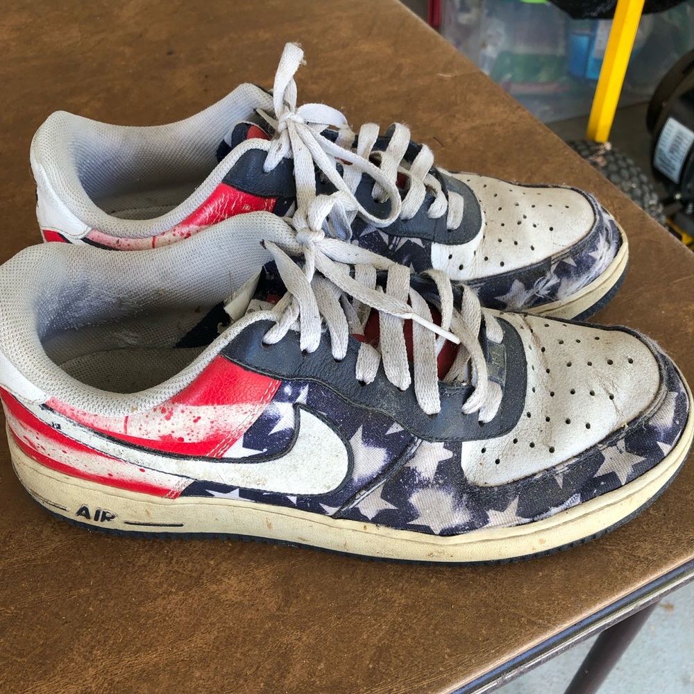 Nike Air Force One Low Independence Day Sz 10 well loved condition!! Please read
